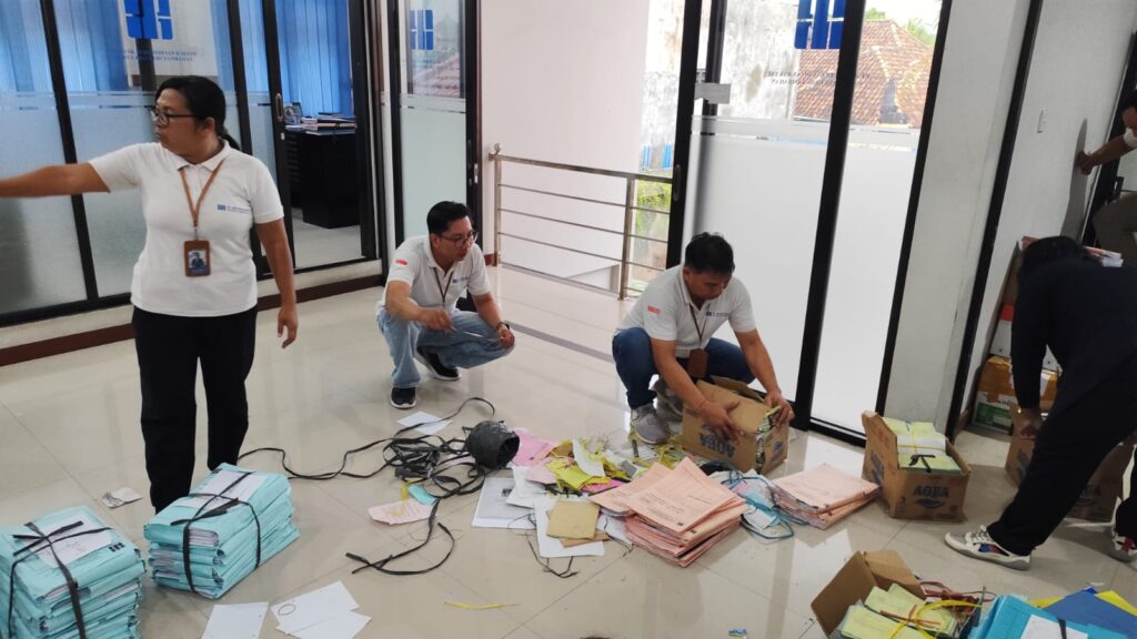 pemusnahan arsip inakif 4